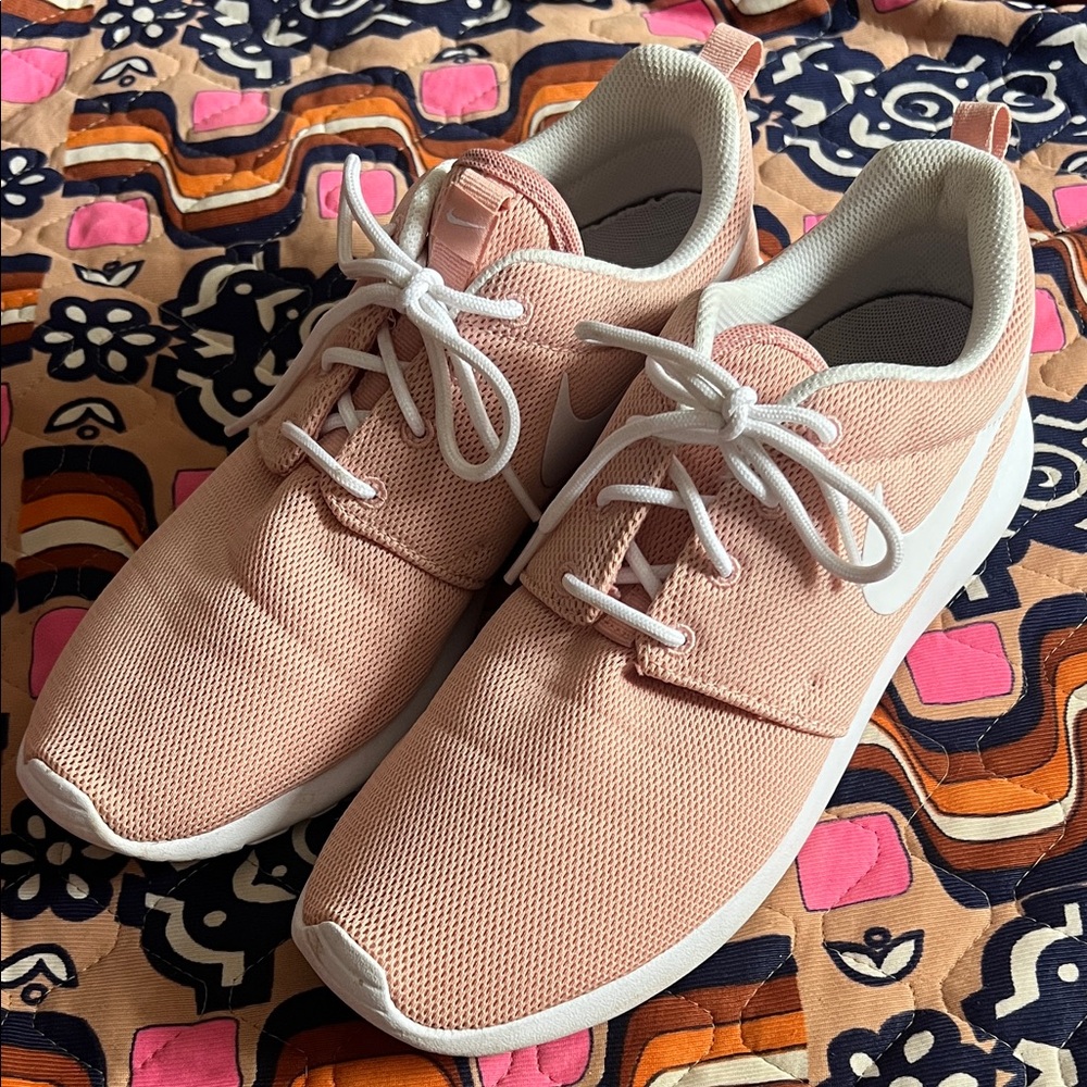 Nike Roshe One Sneakers